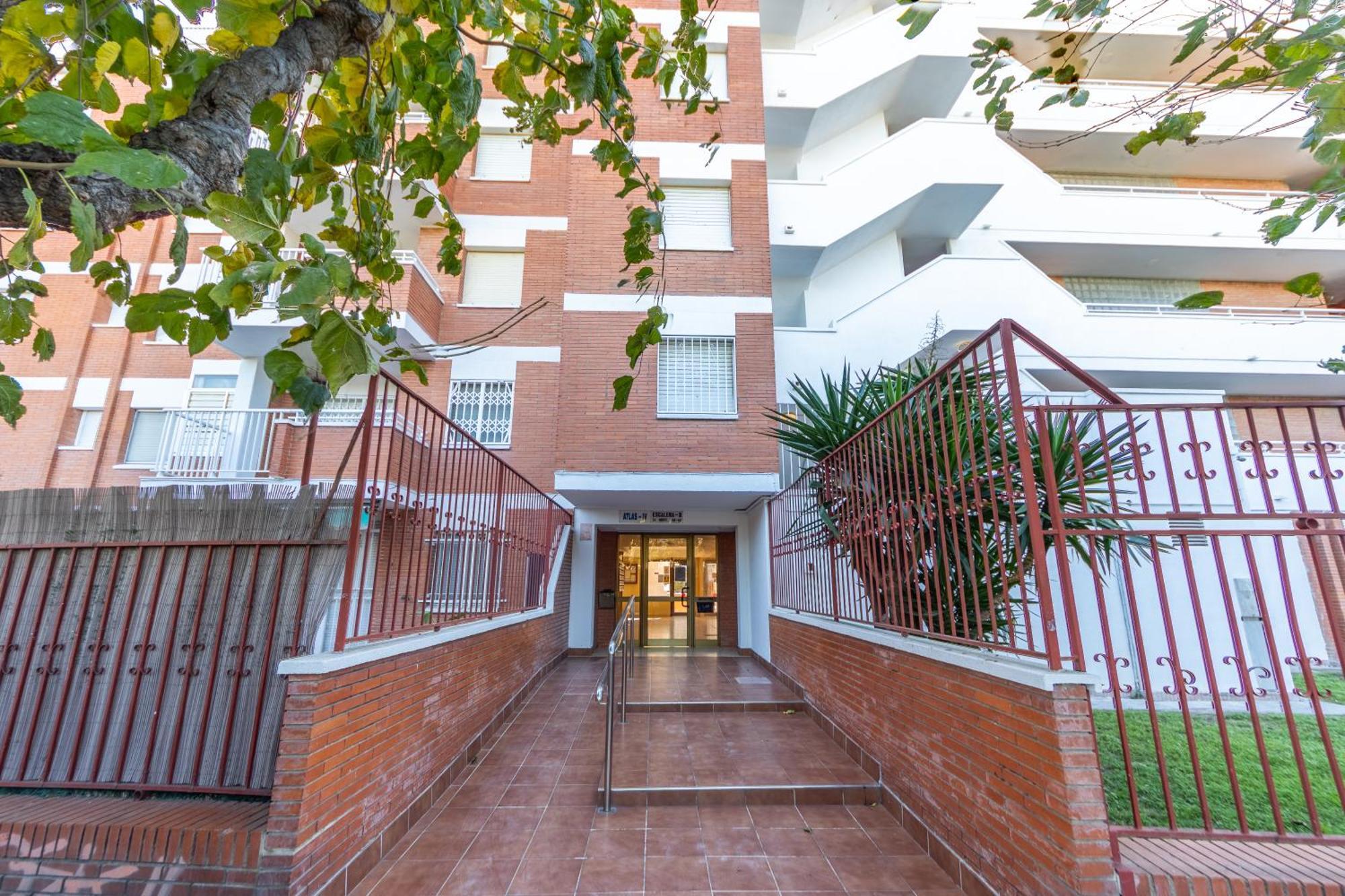 Apartamentos Atlas IV Салоу Екстериор снимка