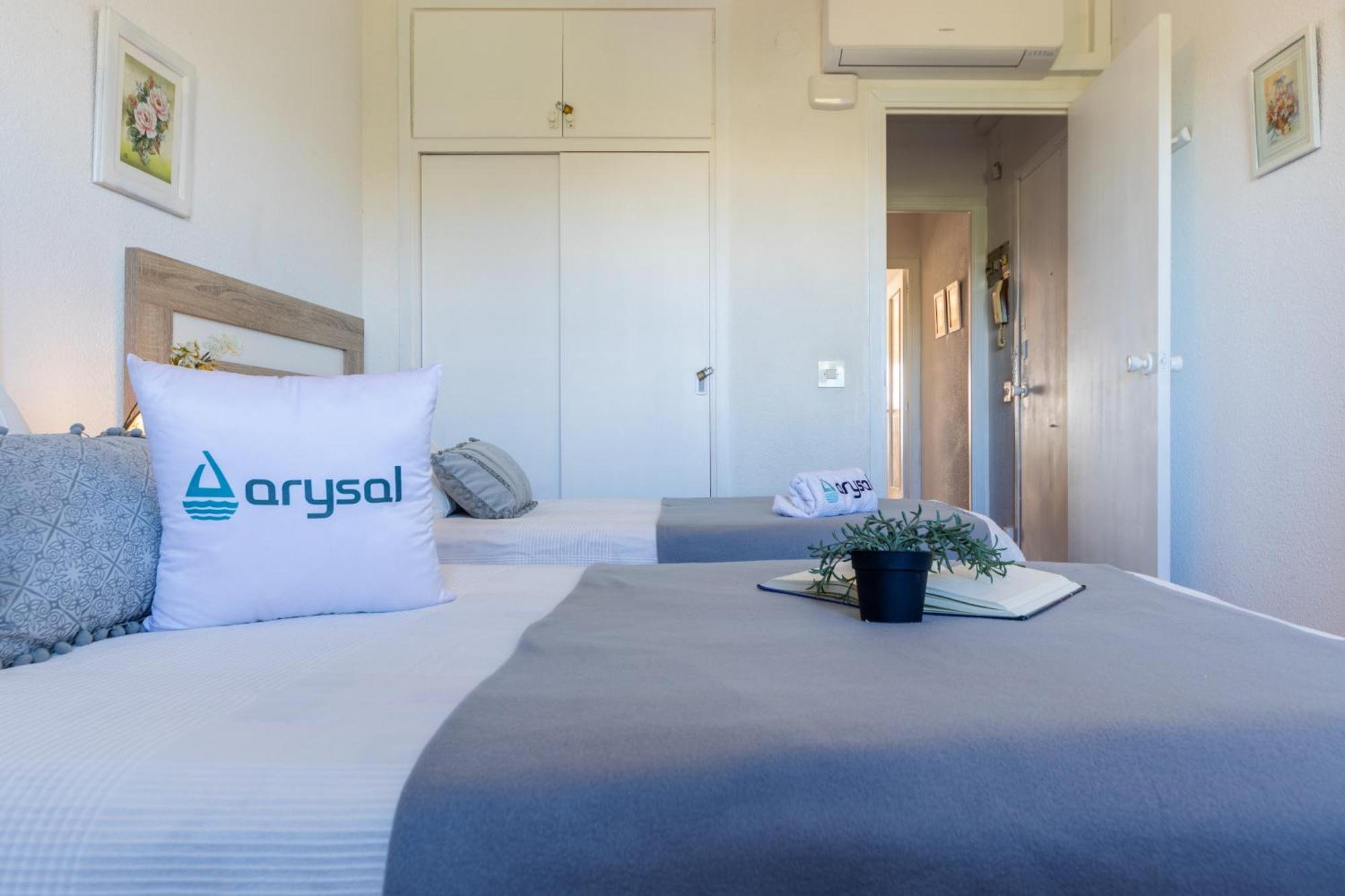 Apartamentos Atlas IV Салоу Екстериор снимка